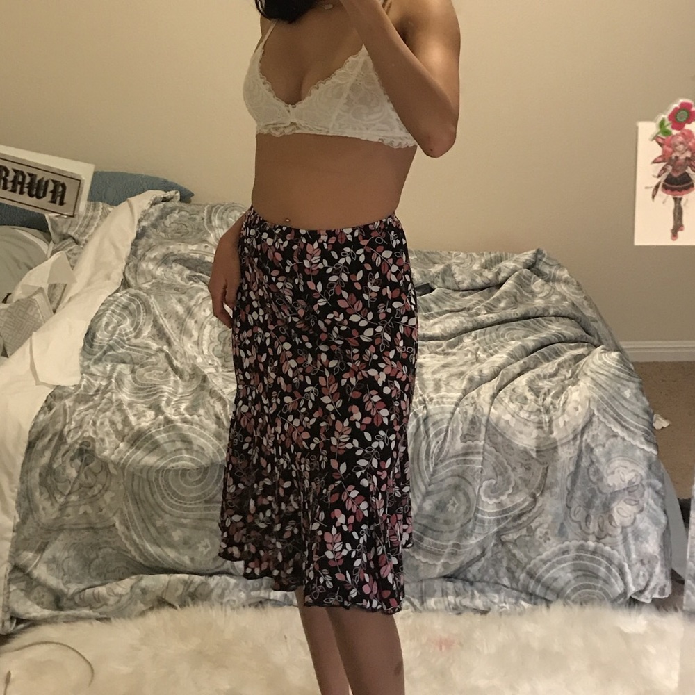 Beautiful mid length skirt!